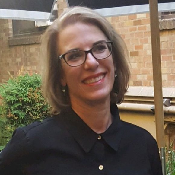 Meet your Posher, Laura - Picture 1 of 3